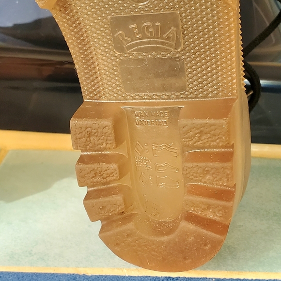Regia Rain Boots - See Through,  size 6.5 - Picture 4 of 7